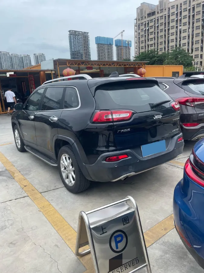 2017 Jeep Cherokee 2.0L 155HP L4 9AT,autocango,china used car exporter,china ev exporter,chinese used car exporter,chinese used ev exporter