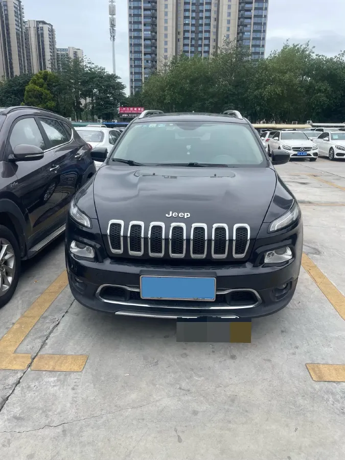 2017 Jeep Cherokee 2.0L 155HP L4 9AT,autocango,china used car exporter,china ev exporter,chinese used car exporter,chinese used ev exporter
