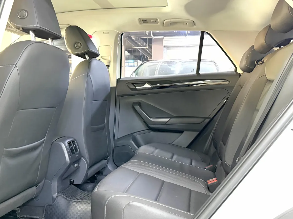 2022 Volkswagen T-Roc 1.4T 150HP L4 7DCT,autocango,china used car exporter,china ev exporter,chinese used car exporter,chinese used ev exporter