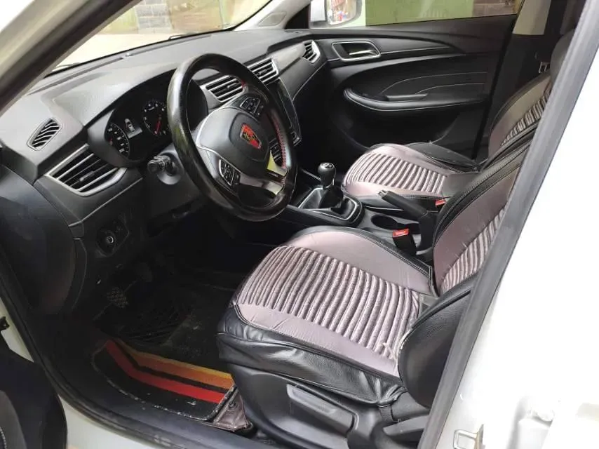 2020 Roewe i5 1.5L 120HP L4 5MT,autocango,china used car exporter,china ev exporter,chinese used car exporter,chinese used ev exporter