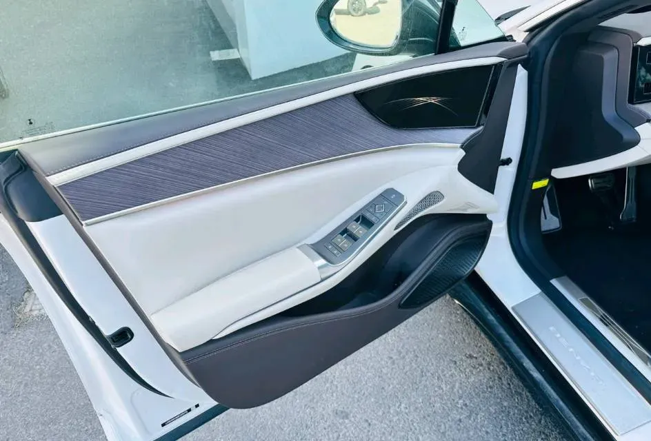 2024 Denza DenzaZ9 2.0T 207HP L4 E-CVT PHEV 38.5KWH,autocango,china used car exporter,china ev exporter,chinese used car exporter,chinese used ev exporter