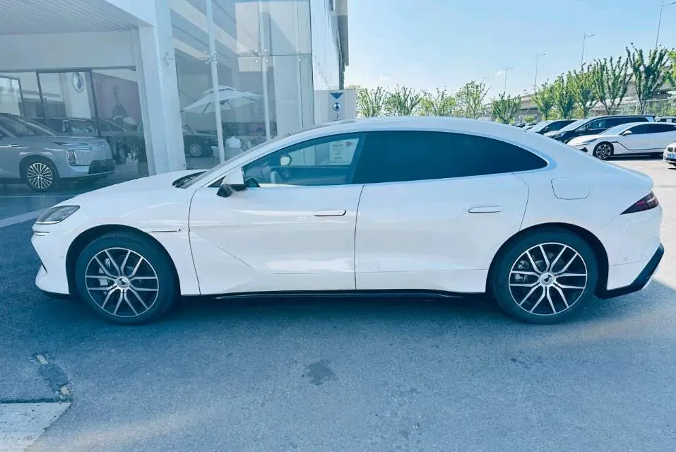 2024 Denza DenzaZ9 2.0T 207HP L4 E-CVT PHEV 38.5KWH,autocango,china used car exporter,china ev exporter,chinese used car exporter,chinese used ev exporter