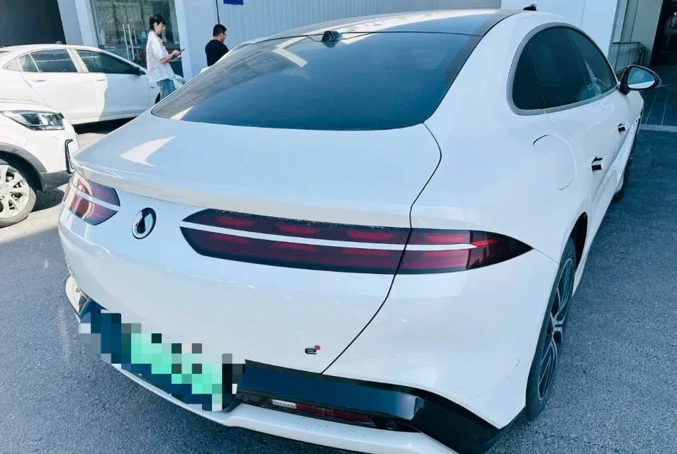 2024 Denza DenzaZ9 2.0T 207HP L4 E-CVT PHEV 38.5KWH,autocango,china used car exporter,china ev exporter,chinese used car exporter,chinese used ev exporter