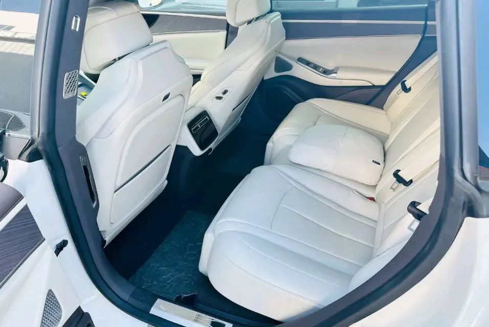 2024 Denza DenzaZ9 2.0T 207HP L4 E-CVT PHEV 38.5KWH,autocango,china used car exporter,china ev exporter,chinese used car exporter,chinese used ev exporter
