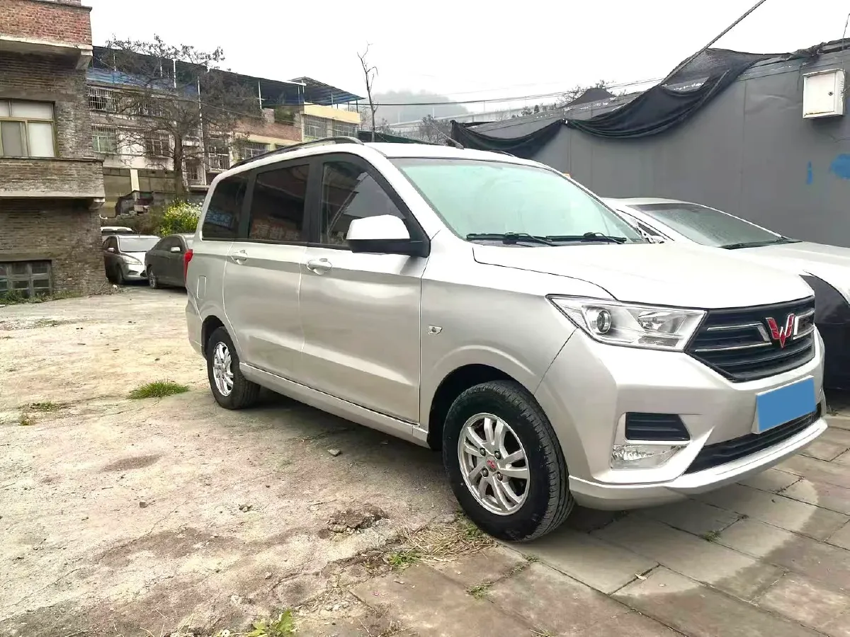 2018 WuLing HongGuang 1.5L 105HP L4 5MT,autocango,china used car exporter,china ev exporter,chinese used car exporter,chinese used ev exporter