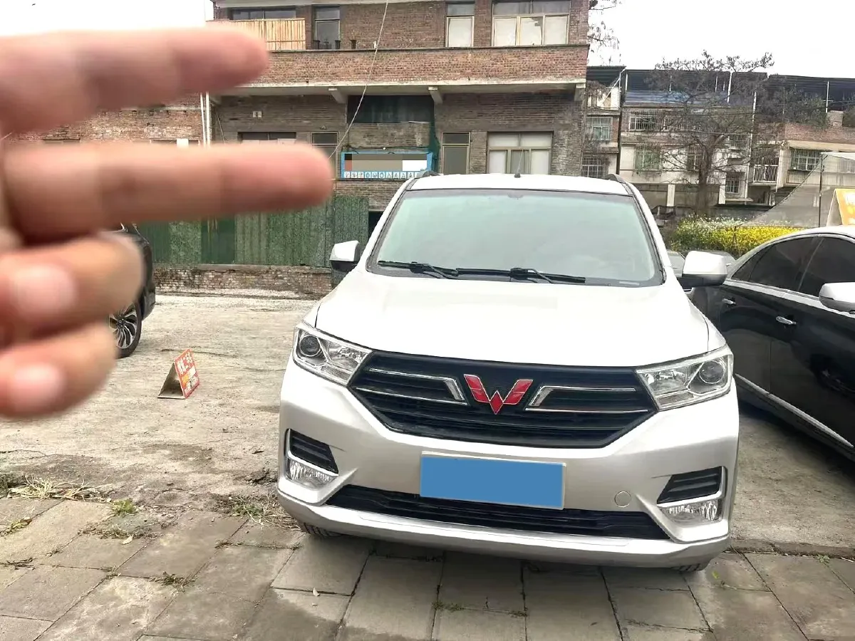 2018 WuLing HongGuang 1.5L 105HP L4 5MT,autocango,china used car exporter,china ev exporter,chinese used car exporter,chinese used ev exporter