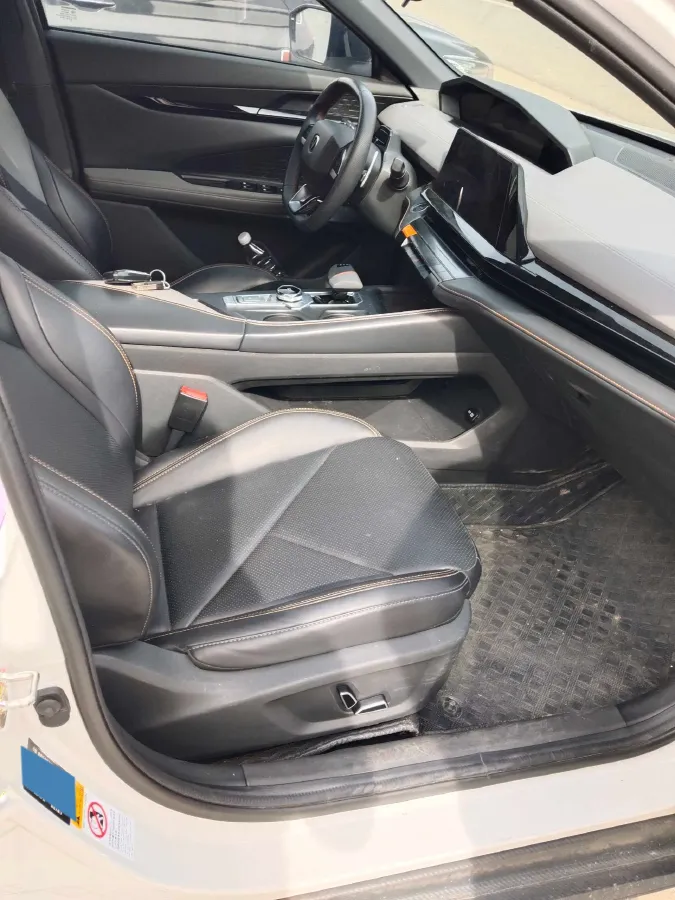2023 ChangAn UNI-V 1.5T 188HP L4 7DCT,autocango,china used car exporter,china ev exporter,chinese used car exporter,chinese used ev exporter