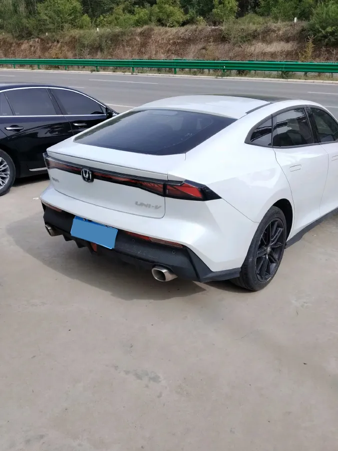 2023 ChangAn UNI-V 1.5T 188HP L4 7DCT,autocango,china used car exporter,china ev exporter,chinese used car exporter,chinese used ev exporter