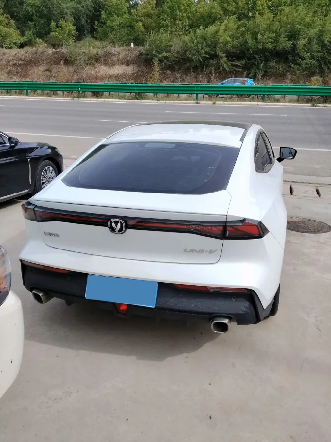 2023 ChangAn UNI-V 1.5T 188HP L4 7DCT,autocango,china used car exporter,china ev exporter,chinese used car exporter,chinese used ev exporter