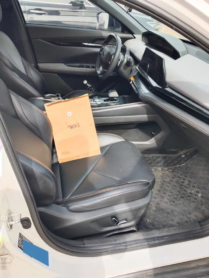 2023 ChangAn UNI-V 1.5T 188HP L4 7DCT,autocango,china used car exporter,china ev exporter,chinese used car exporter,chinese used ev exporter