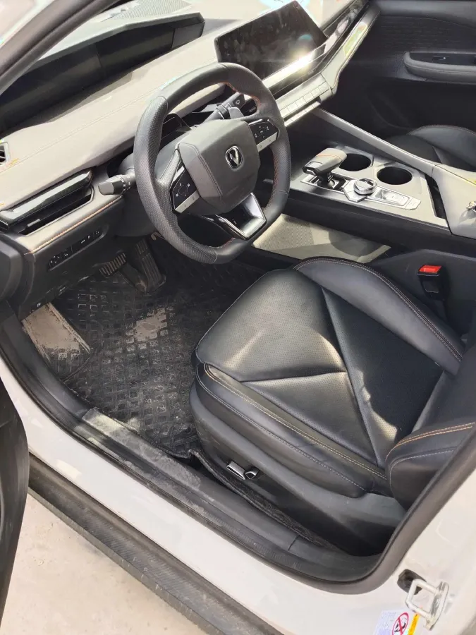 2023 ChangAn UNI-V 1.5T 188HP L4 7DCT,autocango,china used car exporter,china ev exporter,chinese used car exporter,chinese used ev exporter