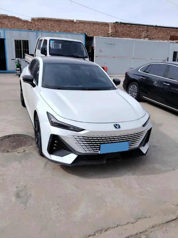 2023 ChangAn UNI-V 1.5T 188HP L4 7DCT,autocango,china used car exporter,china ev exporter,chinese used car exporter,chinese used ev exporter