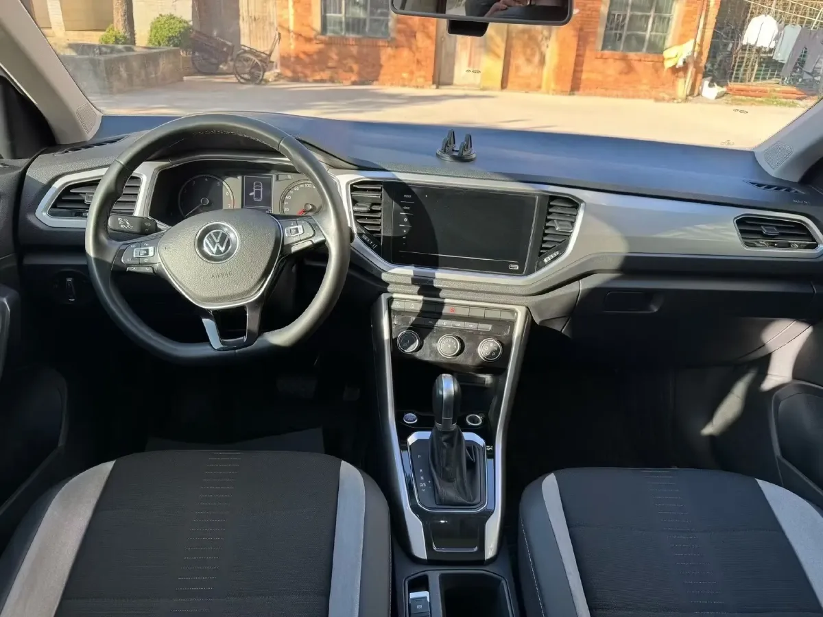 2022 Volkswagen T-Roc 1.4T 150HP L4 7DCT,autocango,china used car exporter,china ev exporter,chinese used car exporter,chinese used ev exporter