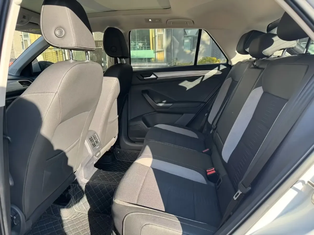 2022 Volkswagen T-Roc 1.4T 150HP L4 7DCT,autocango,china used car exporter,china ev exporter,chinese used car exporter,chinese used ev exporter