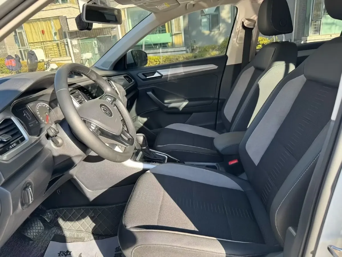 2022 Volkswagen T-Roc 1.4T 150HP L4 7DCT,autocango,china used car exporter,china ev exporter,chinese used car exporter,chinese used ev exporter
