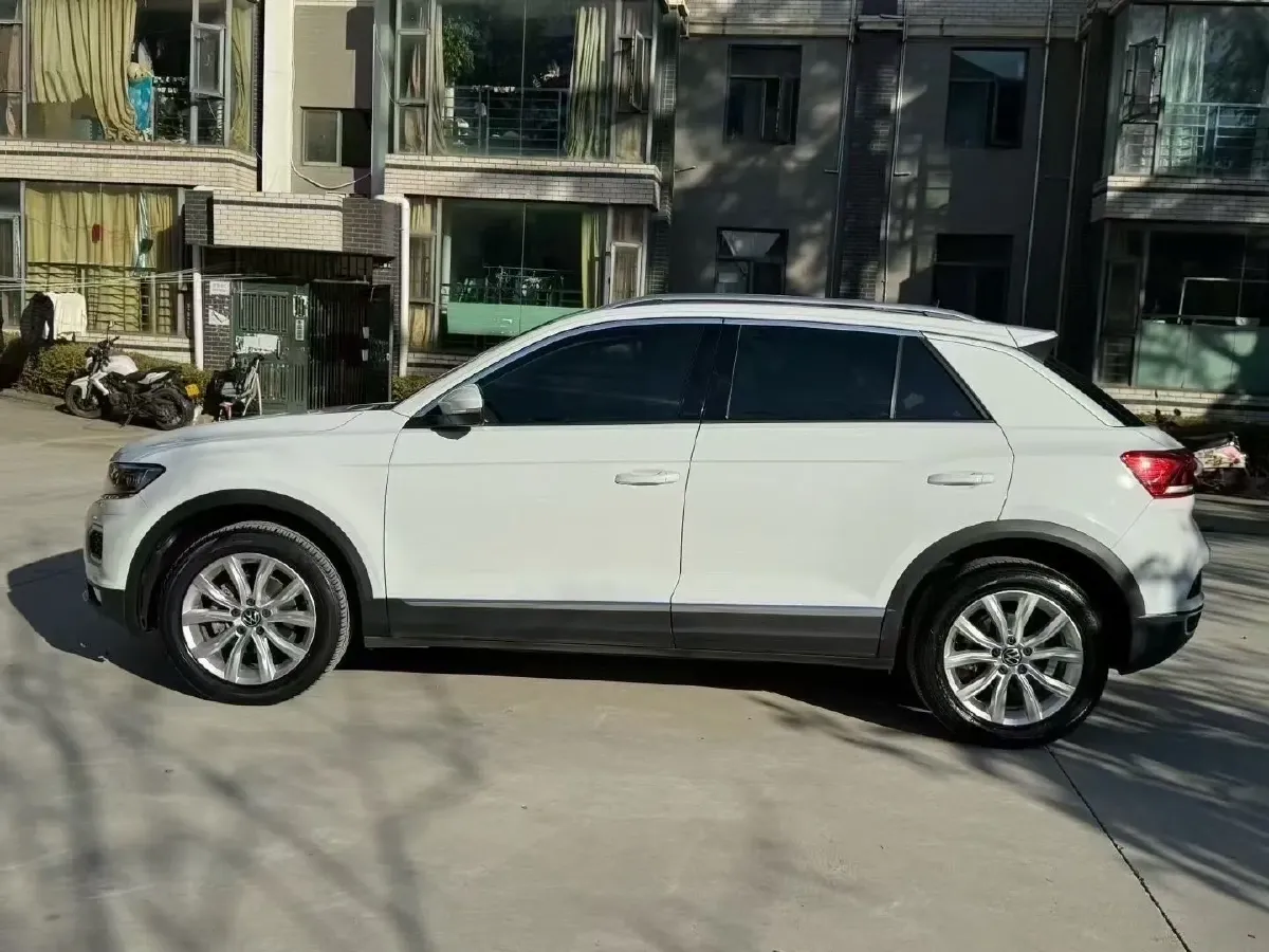 2022 Volkswagen T-Roc 1.4T 150HP L4 7DCT,autocango,china used car exporter,china ev exporter,chinese used car exporter,chinese used ev exporter