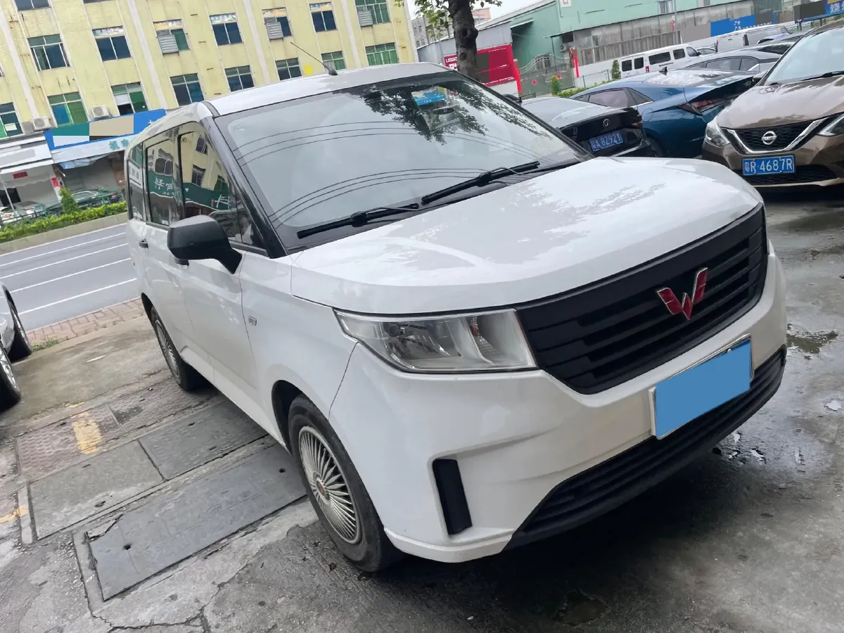 2020 WuLing HongGuang Plus 1.5L 99HP L4 6MT,autocango,china used car exporter,china ev exporter,chinese used car exporter,chinese used ev exporter