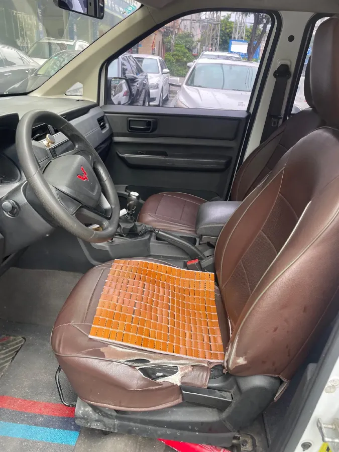 2020 WuLing HongGuang Plus 1.5L 99HP L4 6MT,autocango,china used car exporter,china ev exporter,chinese used car exporter,chinese used ev exporter