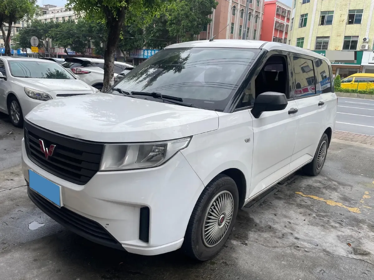 2020 WuLing HongGuang Plus 1.5L 99HP L4 6MT,autocango,china used car exporter,china ev exporter,chinese used car exporter,chinese used ev exporter