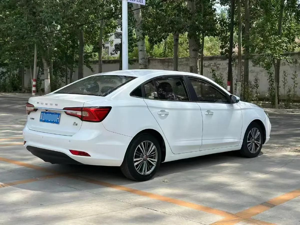 2019 Roewe i5 1.5L 120HP L4 5MT,autocango,china used car exporter,china ev exporter,chinese used car exporter,chinese used ev exporter