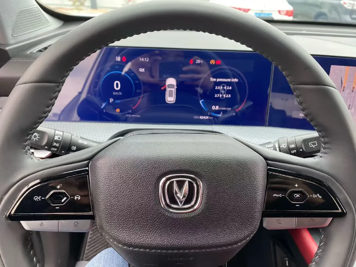 2022 ChangAn CS75 Plus 1.5T 188HP L4 8AT,autocango,china used car exporter,china ev exporter,chinese used car exporter,chinese used ev exporter