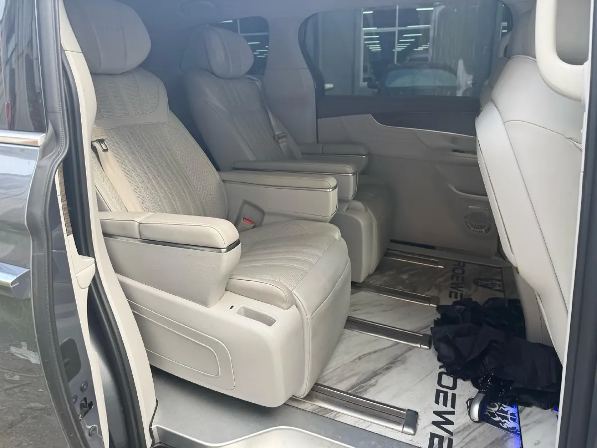 2023 Roewe iMAX8 2.0T 234HP L4 8AT,autocango,china used car exporter,china ev exporter,chinese used car exporter,chinese used ev exporter