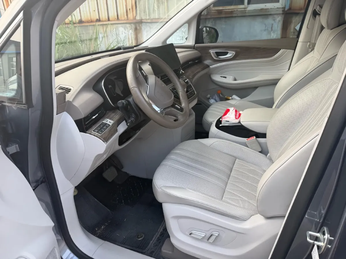2023 Roewe iMAX8 2.0T 234HP L4 8AT,autocango,china used car exporter,china ev exporter,chinese used car exporter,chinese used ev exporter