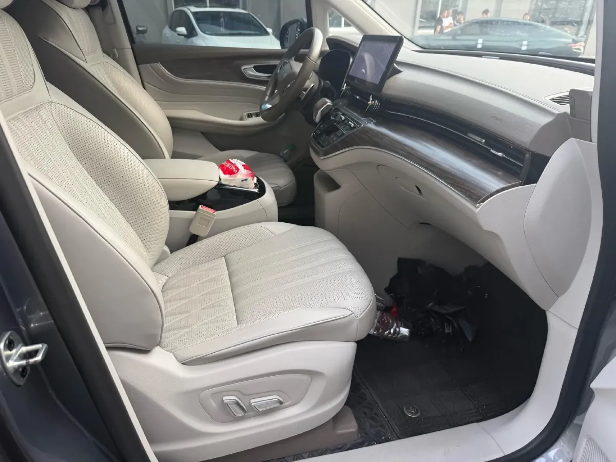 2023 Roewe iMAX8 2.0T 234HP L4 8AT,autocango,china used car exporter,china ev exporter,chinese used car exporter,chinese used ev exporter