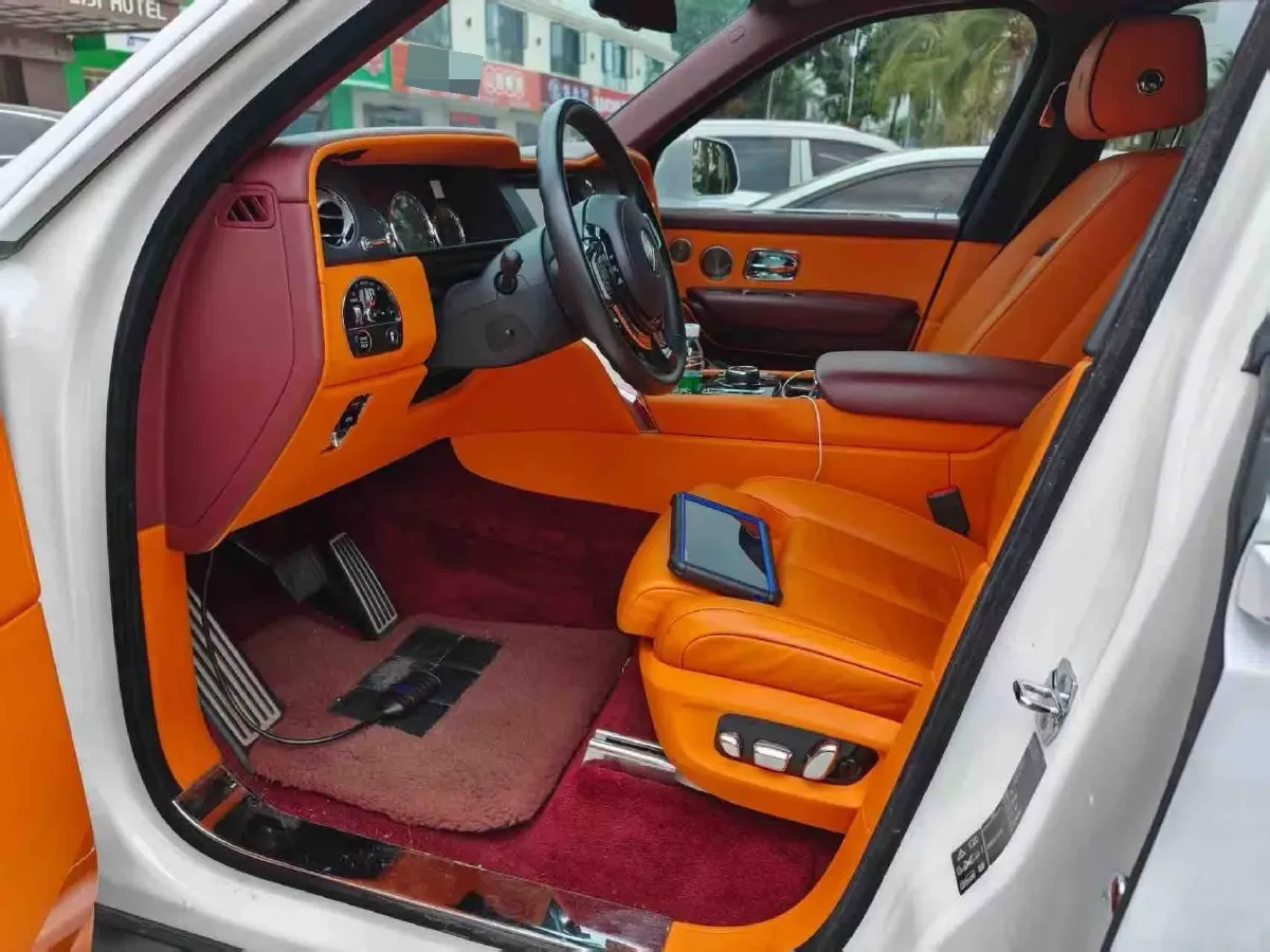 2018 Rolls-Royce Cullinan 6.7T 571HP V12 8AT,autocango,china used car exporter,china ev exporter,chinese used car exporter,chinese used ev exporter