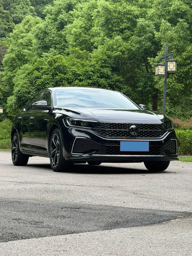 2025 Volkswagen Passat 2.0T 220HP L4 7DCT,autocango,china used car exporter,china ev exporter,chinese used car exporter,chinese used ev exporter