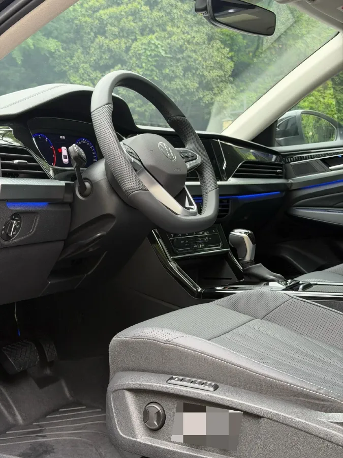 2025 Volkswagen Passat 2.0T 220HP L4 7DCT,autocango,china used car exporter,china ev exporter,chinese used car exporter,chinese used ev exporter