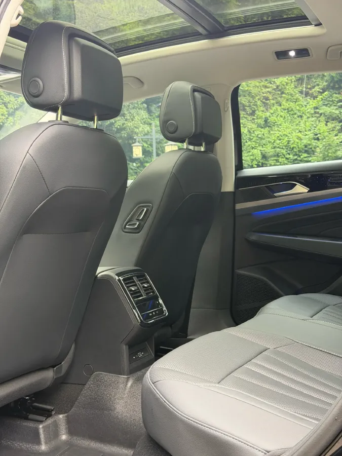2025 Volkswagen Passat 2.0T 220HP L4 7DCT,autocango,china used car exporter,china ev exporter,chinese used car exporter,chinese used ev exporter