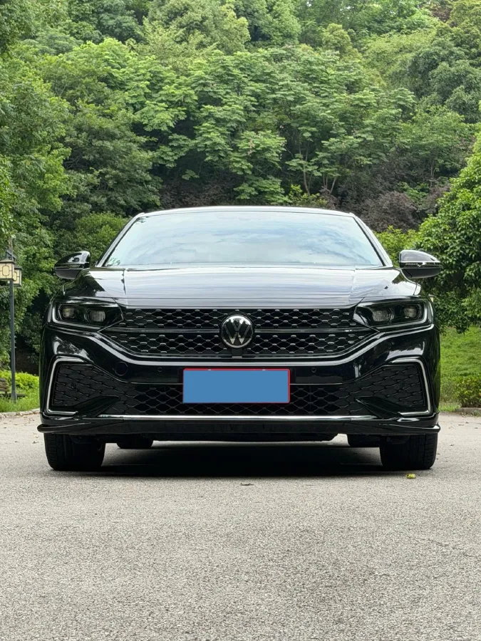 2025 Volkswagen Passat 2.0T 220HP L4 7DCT,autocango,china used car exporter,china ev exporter,chinese used car exporter,chinese used ev exporter