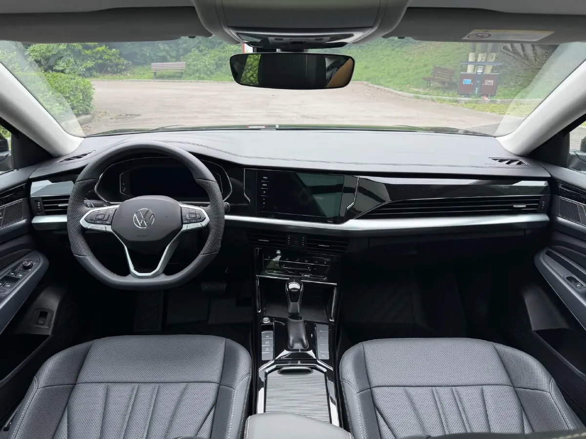2025 Volkswagen Passat 2.0T 220HP L4 7DCT,autocango,china used car exporter,china ev exporter,chinese used car exporter,chinese used ev exporter