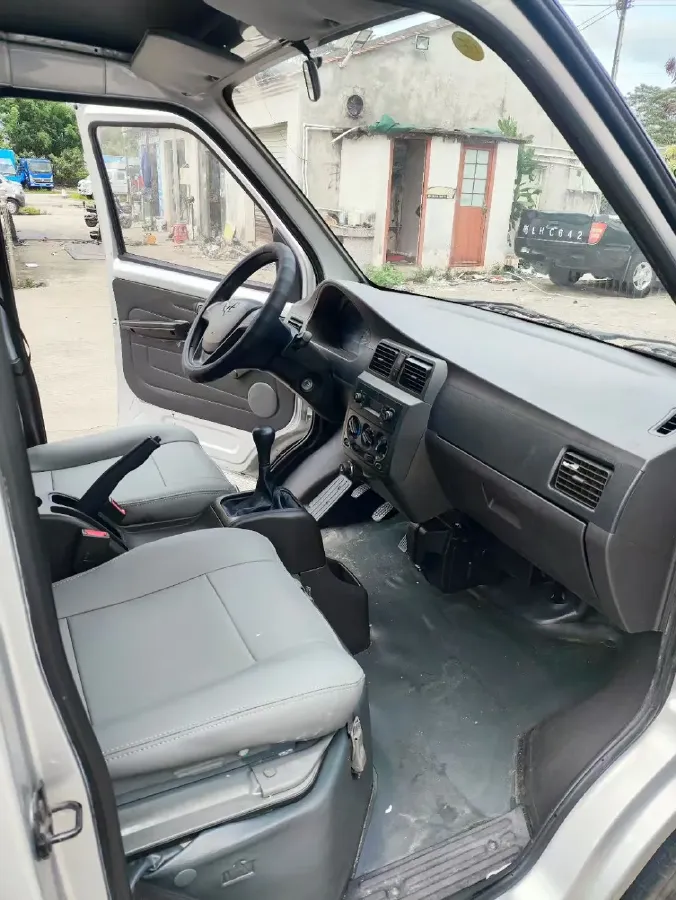 2021 WuLing RongGuang Mini Truck 1.5L 99HP L4 5MT,autocango,china used car exporter,china ev exporter,chinese used car exporter,chinese used ev exporter