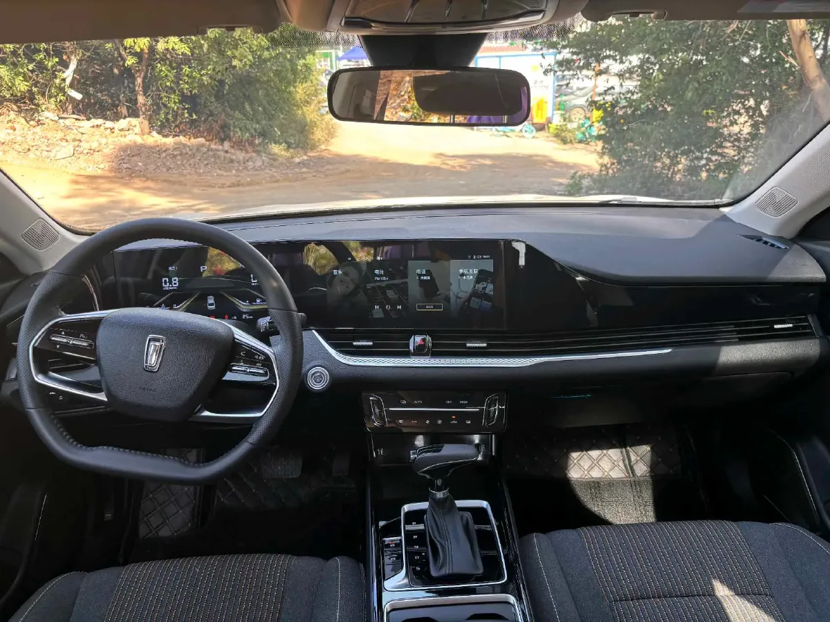 2022 Bestune B70 1.5T 169HP L4 7DCT,autocango,china used car exporter,china ev exporter,chinese used car exporter,chinese used ev exporter
