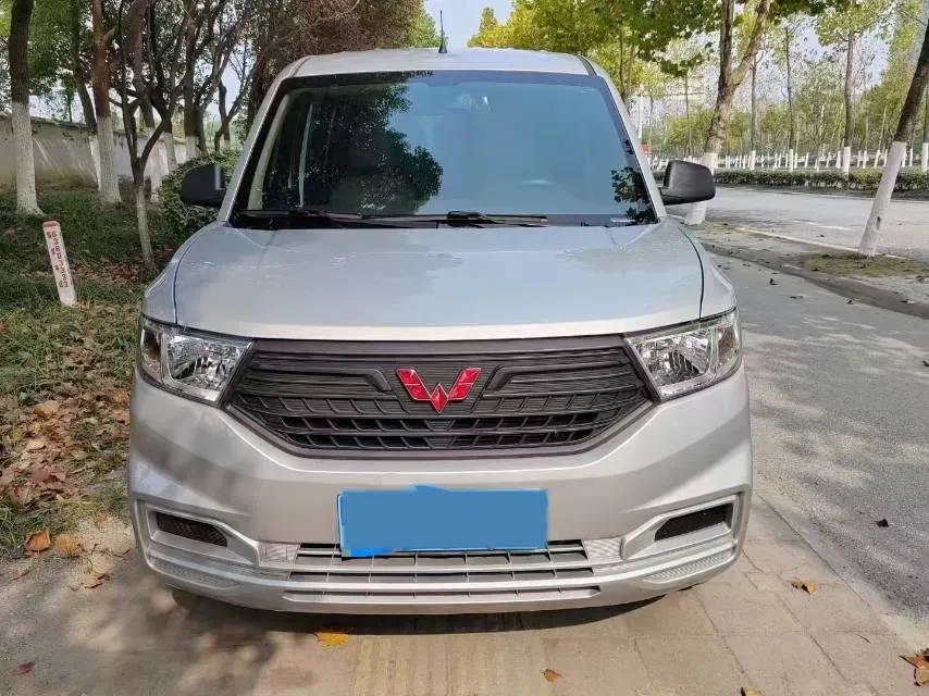 2022 WuLing HongGuang V 1.5L 99HP L4 6MT,autocango,china used car exporter,china ev exporter,chinese used car exporter,chinese used ev exporter