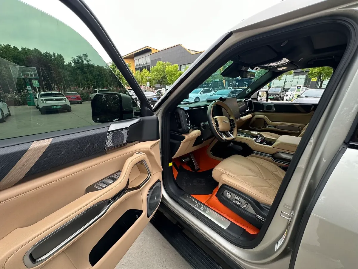 2025 FangChengBao Bao 8 2.0T 245HP L4 E-CVT PHEV 36.8KWH,autocango,china used car exporter,china ev exporter,chinese used car exporter,chinese used ev exporter