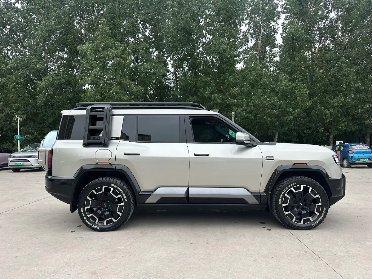 2025 FangChengBao Bao 8 2.0T 245HP L4 E-CVT PHEV 36.8KWH,autocango,china used car exporter,china ev exporter,chinese used car exporter,chinese used ev exporter