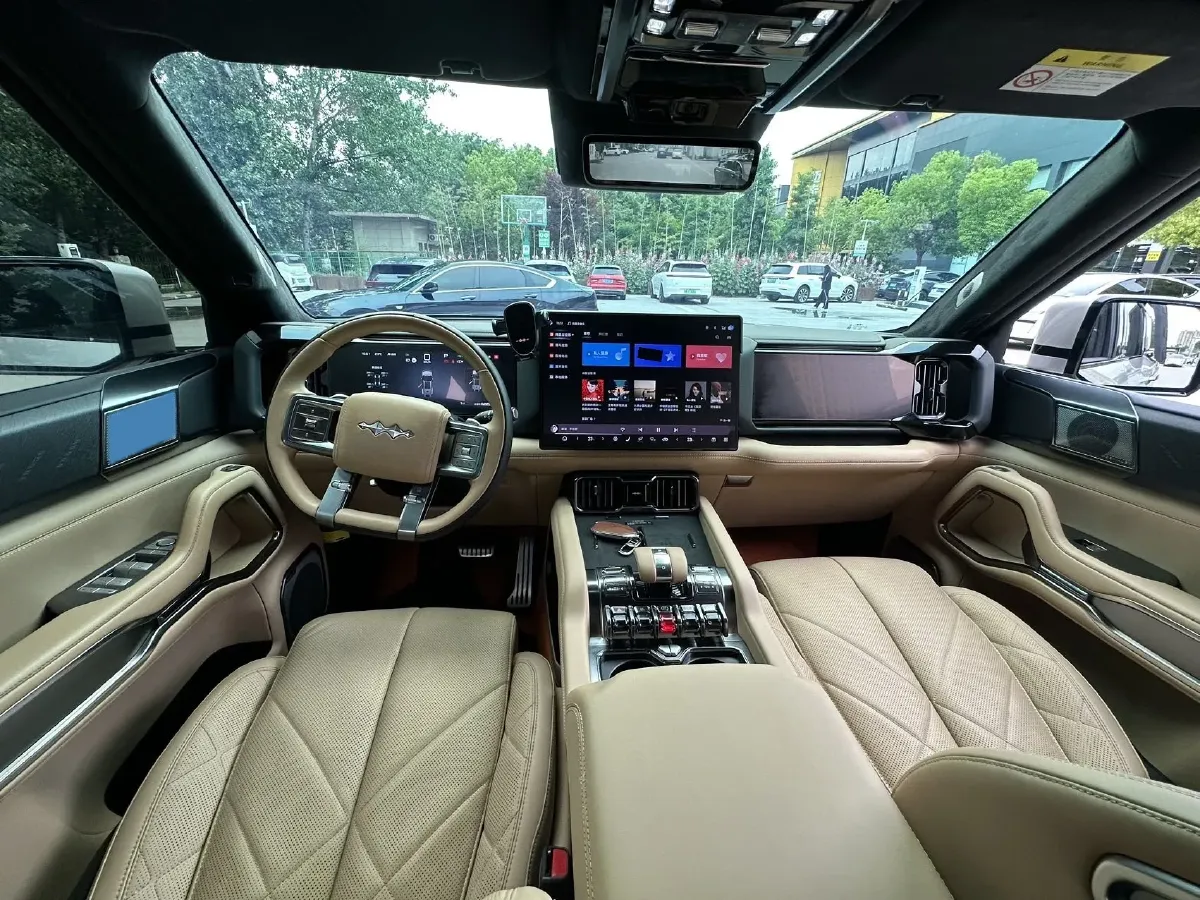 2025 FangChengBao Bao 8 2.0T 245HP L4 E-CVT PHEV 36.8KWH,autocango,china used car exporter,china ev exporter,chinese used car exporter,chinese used ev exporter