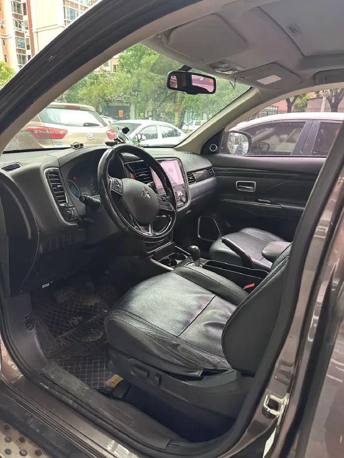 2018 Mitsubishi Outlander 2.0L 166HP L4 CVT,autocango,china used car exporter,china ev exporter,chinese used car exporter,chinese used ev exporter