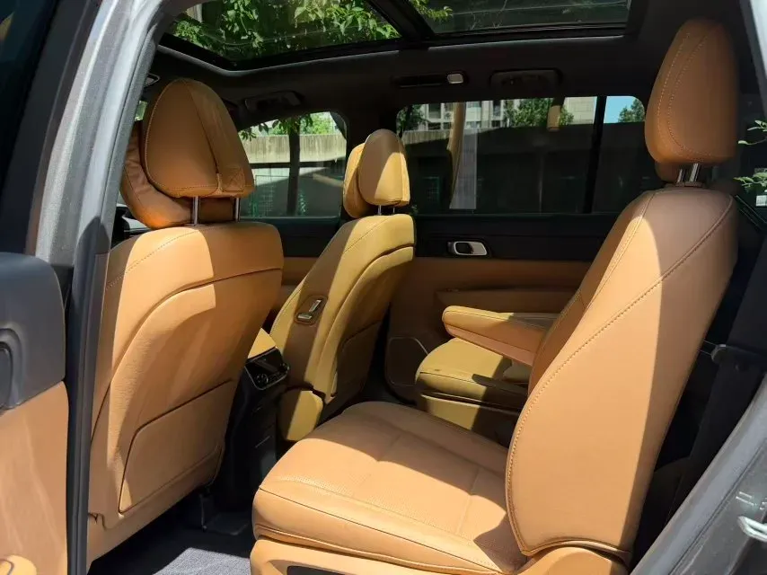 2021 Li ONE Range Extended 131HP REEV 40.5KWH,autocango,china used car exporter,china ev exporter,chinese used car exporter,chinese used ev exporter
