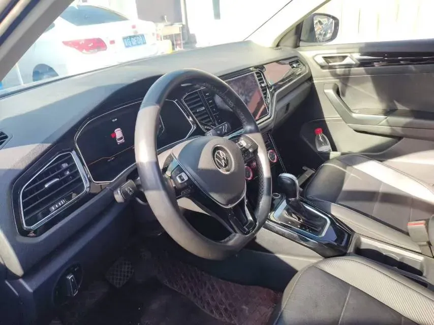 2021 Volkswagen T-Roc 1.4T 150HP L4 7DCT,autocango,china used car exporter,china ev exporter,chinese used car exporter,chinese used ev exporter