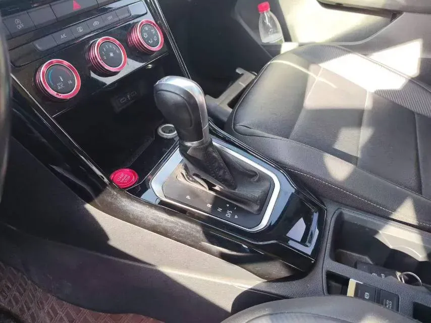2021 Volkswagen T-Roc 1.4T 150HP L4 7DCT,autocango,china used car exporter,china ev exporter,chinese used car exporter,chinese used ev exporter