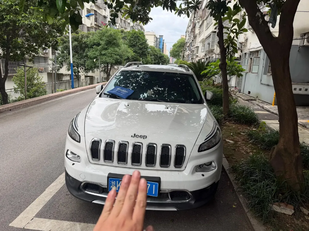 2020 Jeep Cherokee 2.0L 148HP L4 9AT,autocango,china used car exporter,china ev exporter,chinese used car exporter,chinese used ev exporter