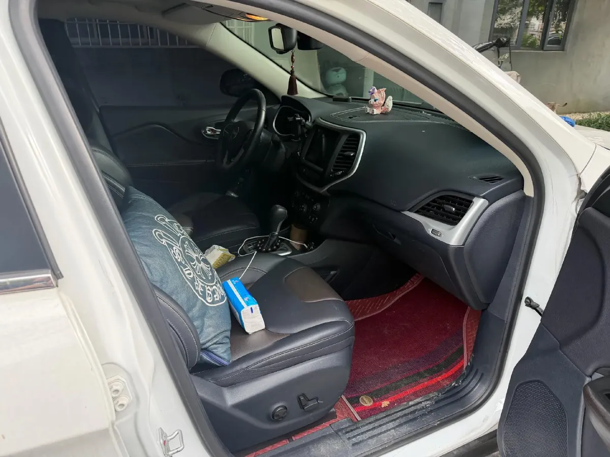 2020 Jeep Cherokee 2.0L 148HP L4 9AT,autocango,china used car exporter,china ev exporter,chinese used car exporter,chinese used ev exporter