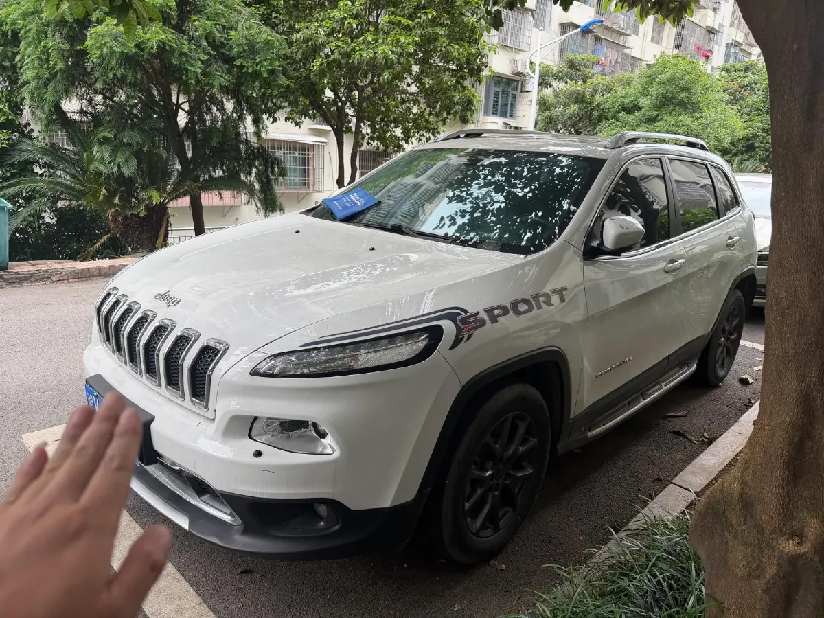 2020 Jeep Cherokee 2.0L 148HP L4 9AT,autocango,china used car exporter,china ev exporter,chinese used car exporter,chinese used ev exporter