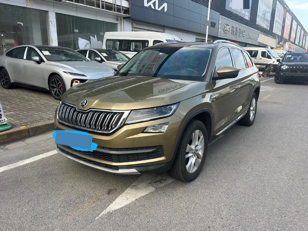 2018 Skoda Kodiak 2.0T 186HP L4 7DCT,autocango,china used car exporter,china ev exporter,chinese used car exporter,chinese used ev exporter
