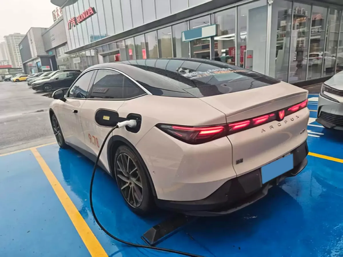 2024 ARCFOX αT5 BEV 79.2KWH,autocango,china used car exporter,china ev exporter,chinese used car exporter,chinese used ev exporter
