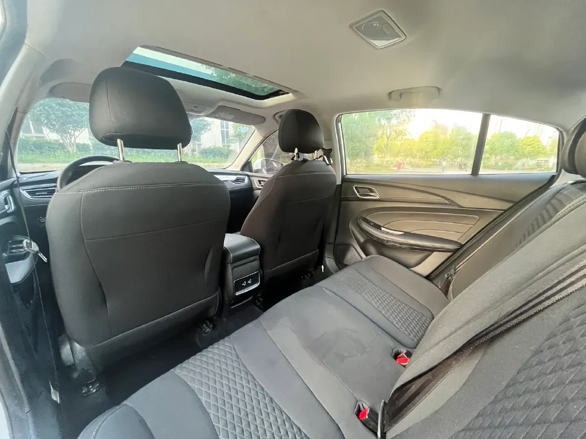 2019 Roewe i5 1.5L 120HP L4 CVT,autocango,china used car exporter,china ev exporter,chinese used car exporter,chinese used ev exporter
